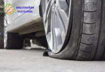 Xe Ô Tô Bị Xì Lốp Giữa Đường Phải Làm Sao? 7 Cách Xử Lý An Toàn