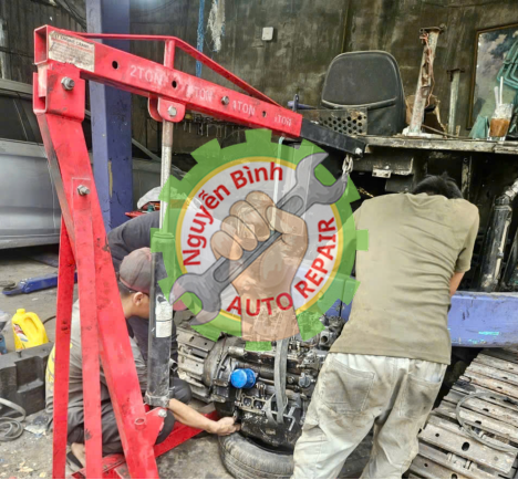 Khoảnh Khắc Làm Việc Của Thợ Sửa Ô Tô Lưu Động