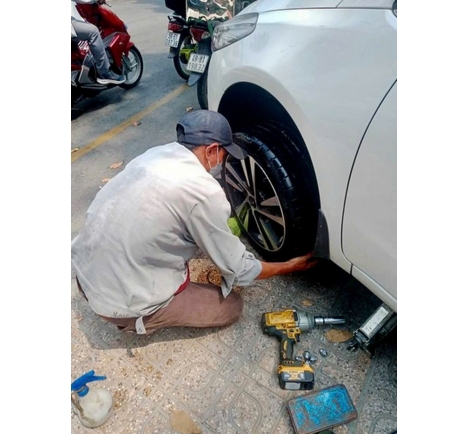 Hình Ảnh Sửa Chữa Ô Tô Lưu Động Tại TP.HCM