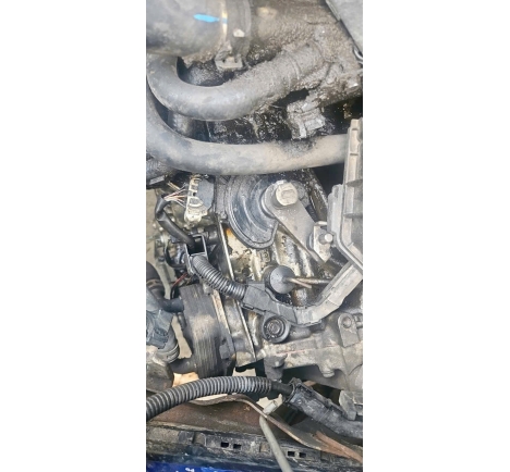 Khoảnh Khắc Làm Việc Của Thợ Sửa Ô Tô Lưu Động