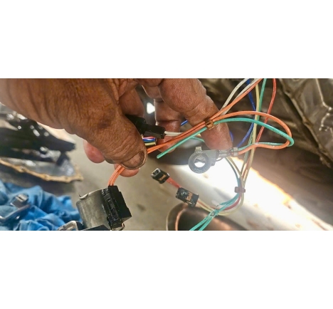 Khoảnh Khắc Làm Việc Của Thợ Sửa Ô Tô Lưu Động